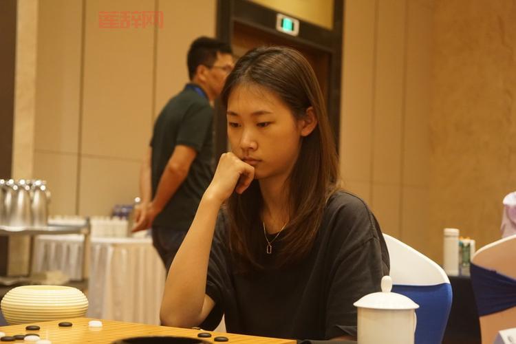 万波奈穗三段在“天台山杯”世界女子围棋赛中的表现