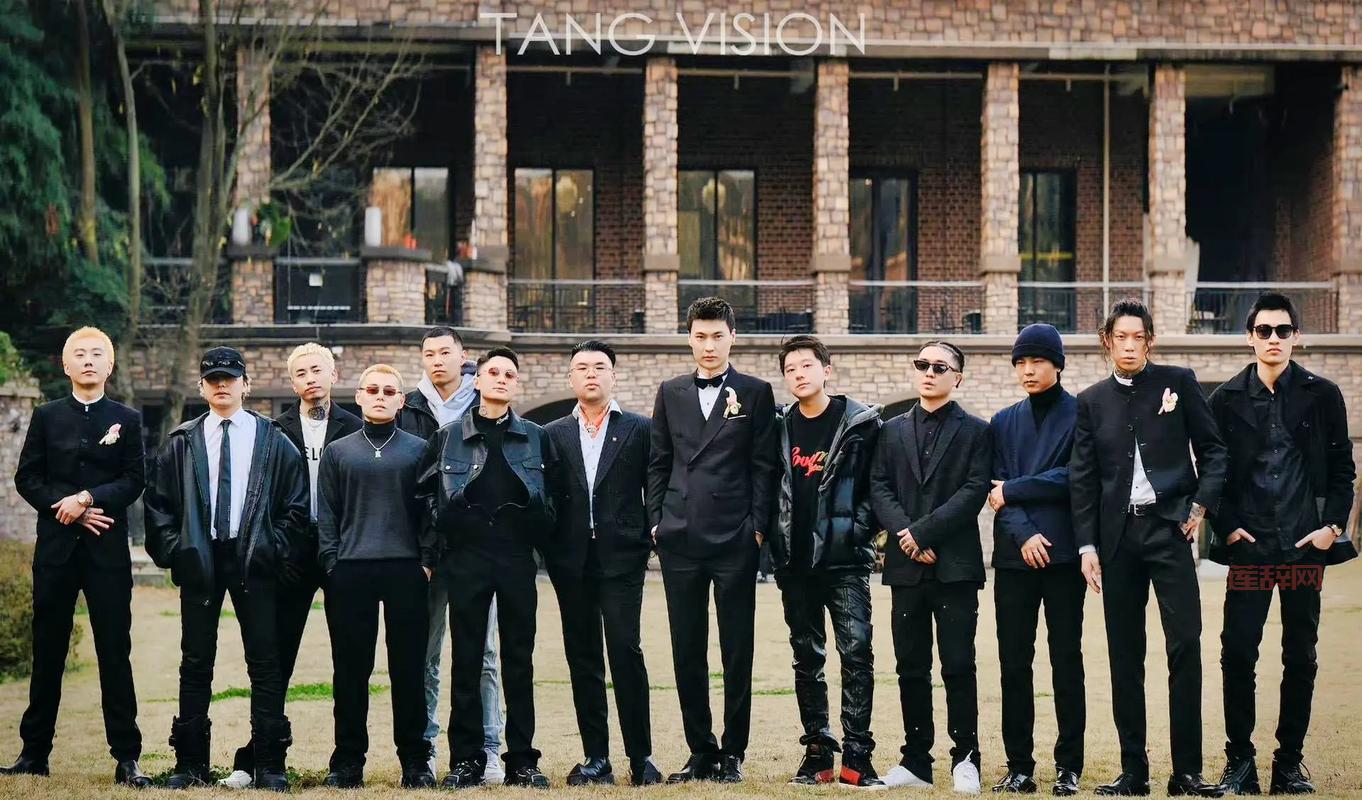 巅峰对决：中文说唱巅峰之战，各路大神组队争夺最强厂牌