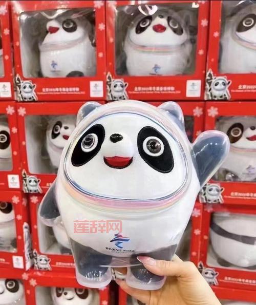 冰墩墩最恐怖的一面曝光：快速攻击与恐怖面具的背后